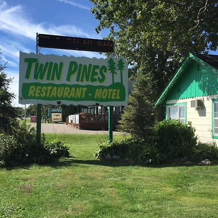 Twin Pines Resort Garrison Екстериор снимка