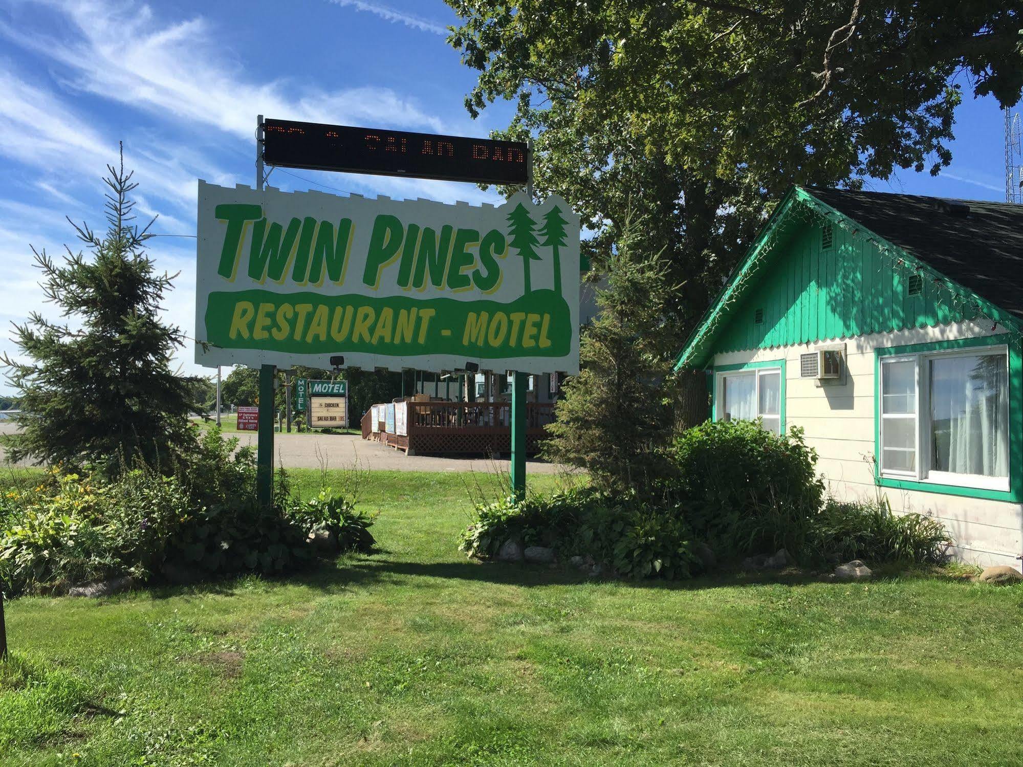 Twin Pines Resort Garrison Екстериор снимка
