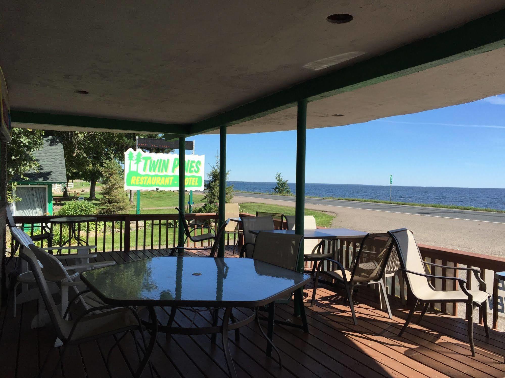 Twin Pines Resort Garrison Екстериор снимка