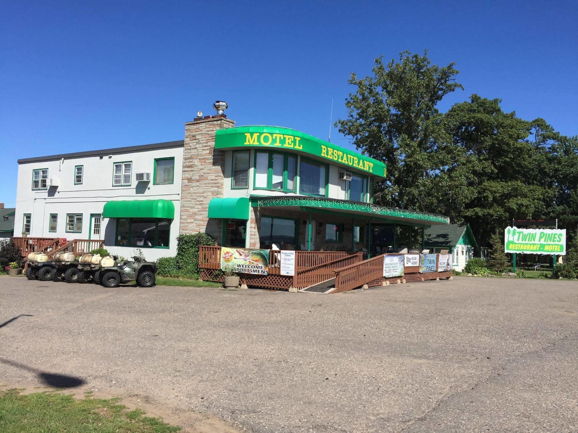 Twin Pines Resort Garrison Екстериор снимка