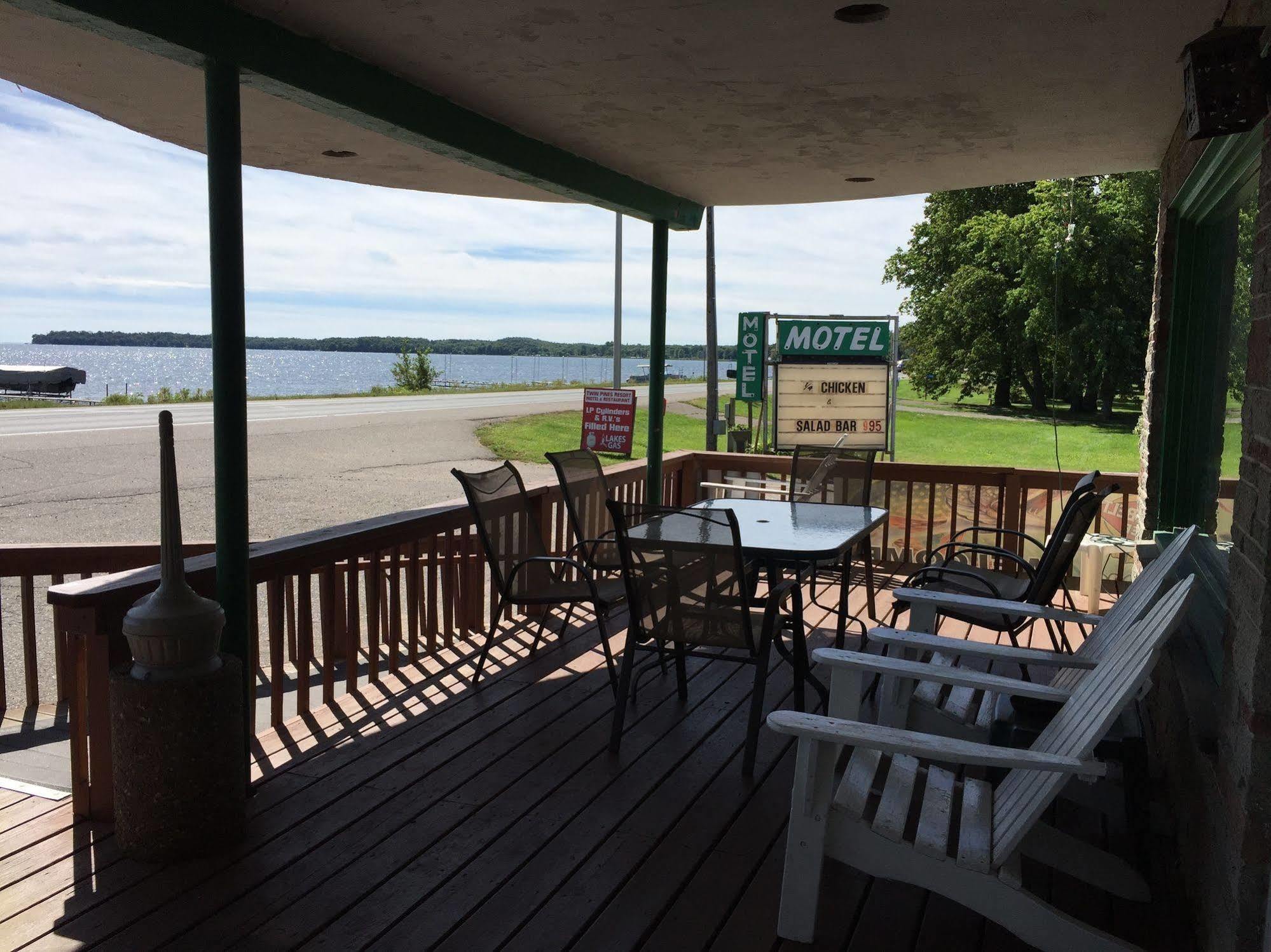 Twin Pines Resort Garrison Екстериор снимка
